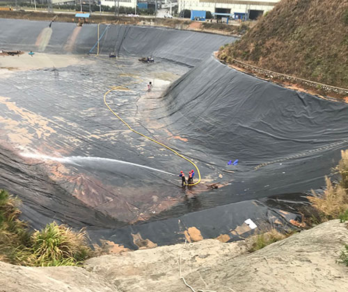 壤塘废水池清理