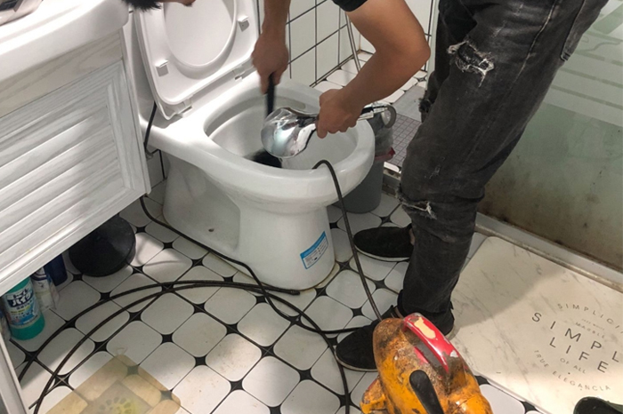 壤塘马桶堵塞自己疏通还是找师傅?专业上门服务让你省时更省心